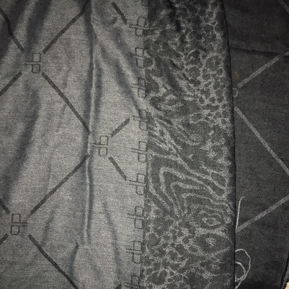 Woman’s Large Dennis Basso Scarf/Shawl - Picture 3 of 6